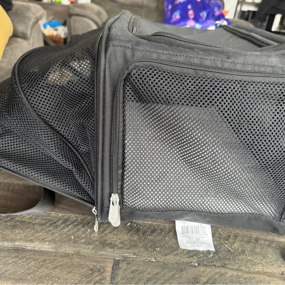 Shepra lined black pet carrier dimensions 19.5”L X 11” W 10.5” H